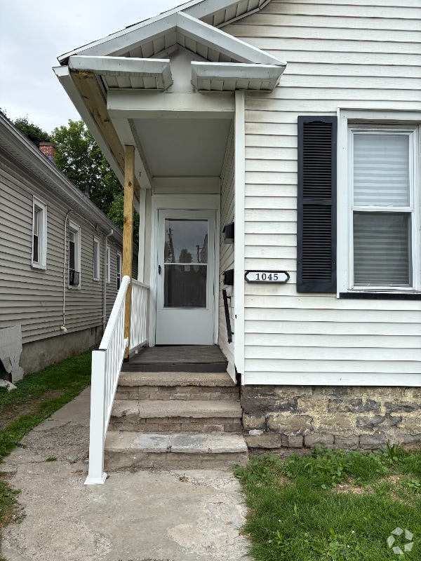 Building Photo - 1045 Hudson Ave
