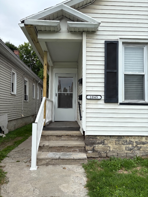 Primary Photo - 1045 Hudson Ave