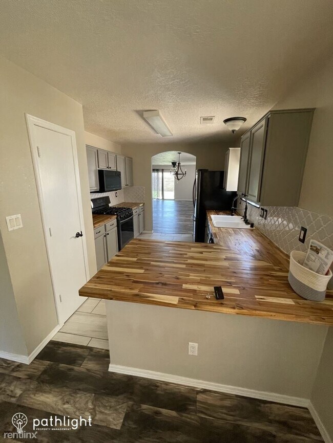 Building Photo - 4 br, 2 bath House - 3909 Desert Willow Dr...