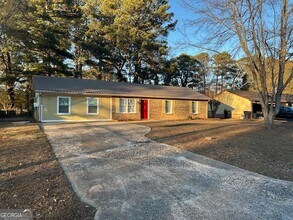 Building Photo - 499 Oak Way