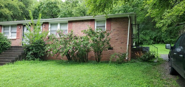 Foto del edificio - 297 McGavock Pk