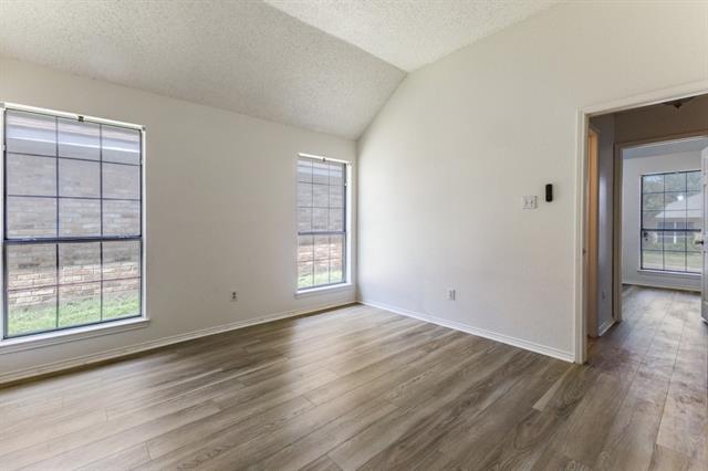 Foto del edificio - 917 Haverstraw Pl