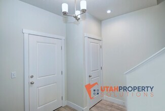 Building Photo - 388 S 980 W