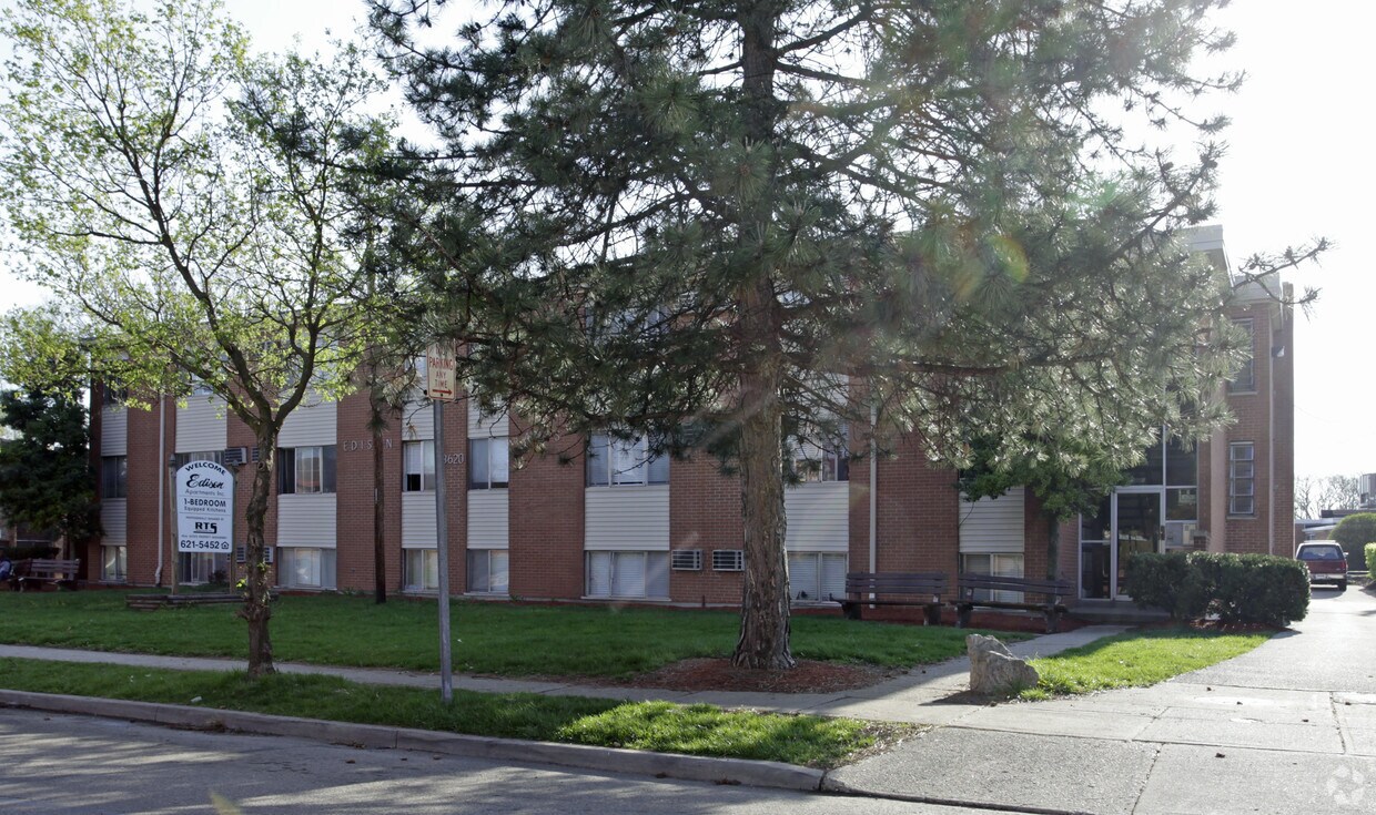 Primary Photo - 3620 Washington Ave