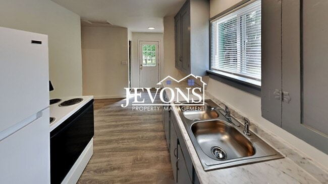 Building Photo - Step into your new residence, a charming s...