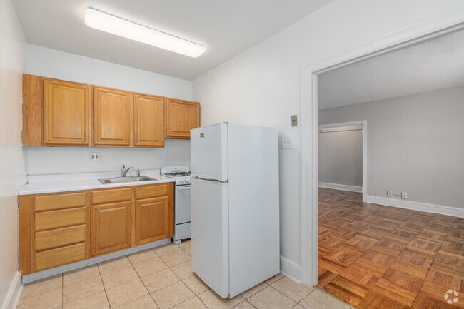 Studio - 391SF - Kitchen - Bryn Mawr Gables