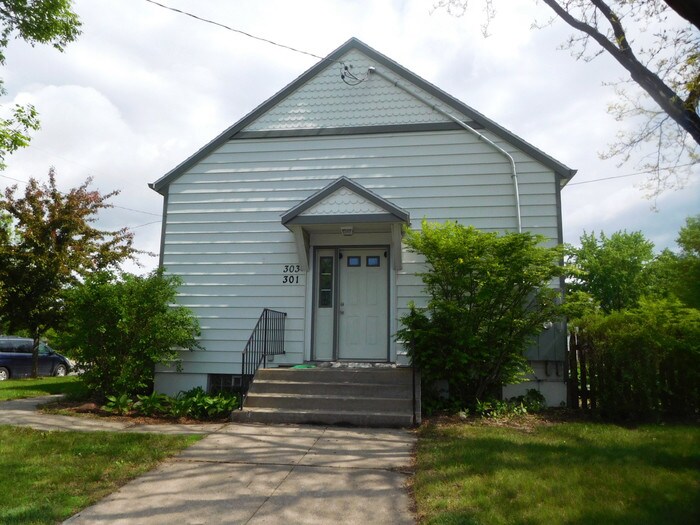 Primary Photo - Cute, cozy 3-bedroom lower-level duplex!