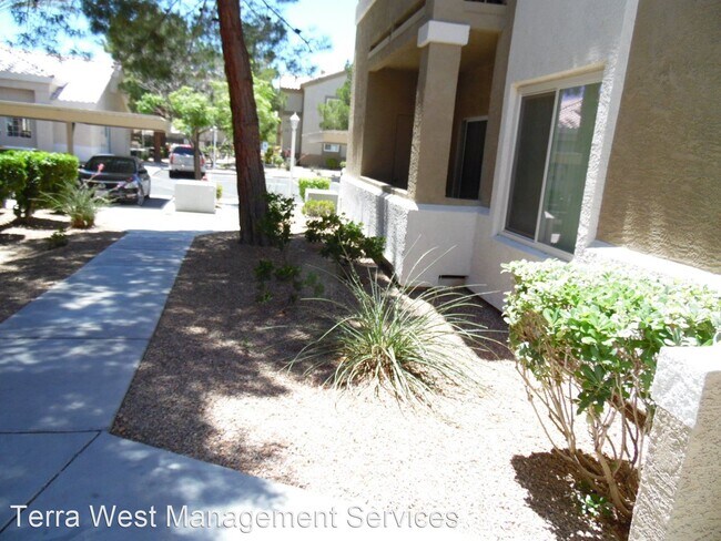 Building Photo - 2 br, 2 bath House - 3940 Quiet Pine Stree...