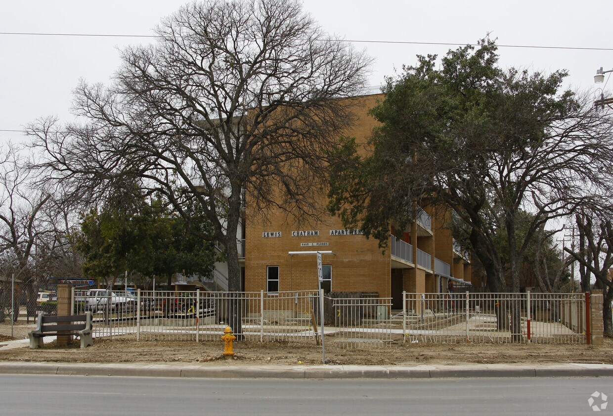 Building Photo - Lewis Chatham Apartments