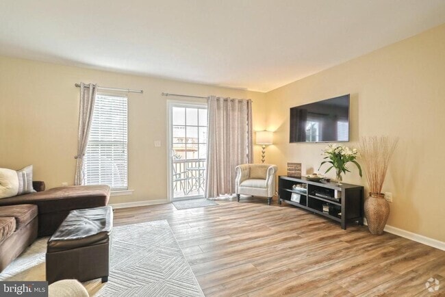 Building Photo - 2723 Foxshire Dr
