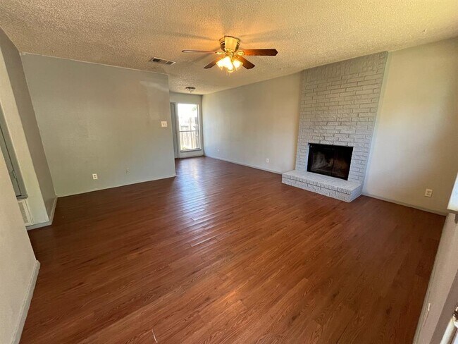 Building Photo - 501 Thelma Dr