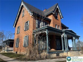 Building Photo - 146 S Church St