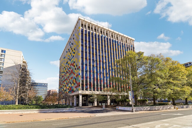 Building Photo - National Landing