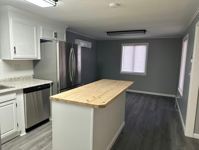 Building Photo - 24934 Patriots Way, Unit A
