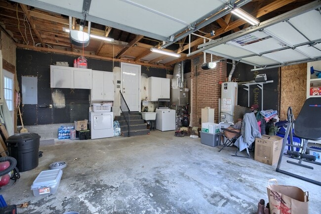 Foto del edificio - Call Sabrina Thomas Office at 757-767-0767 for more information