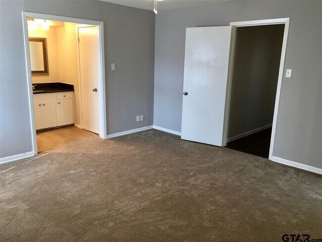 Foto del edificio - 1101 Balmoral Dr