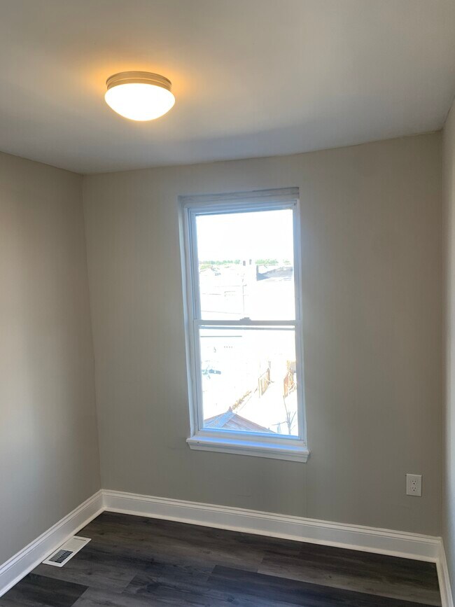 Foto del edificio - 3408 Elmora Ave