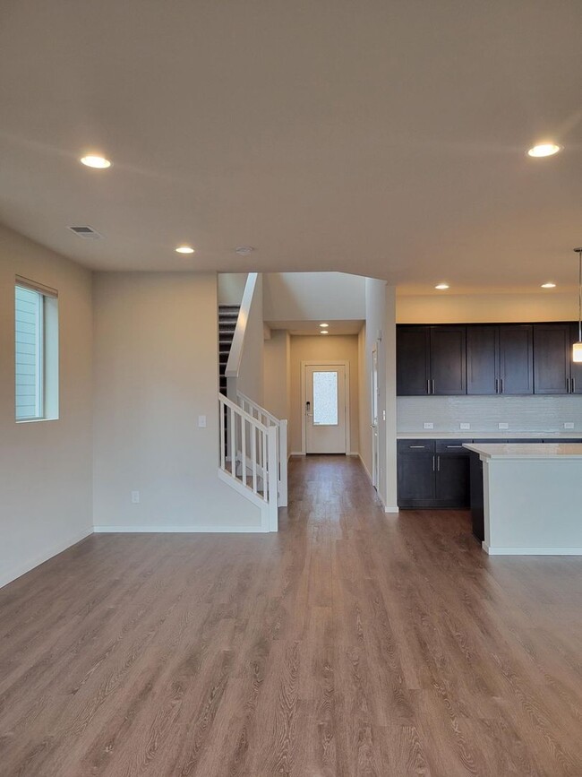 Foto del edificio - 4 Beds 3.5 Bath Westridge contemporary living