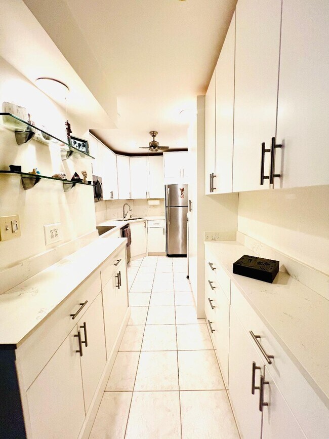 Foto del edificio - 136 NE 19th Ct