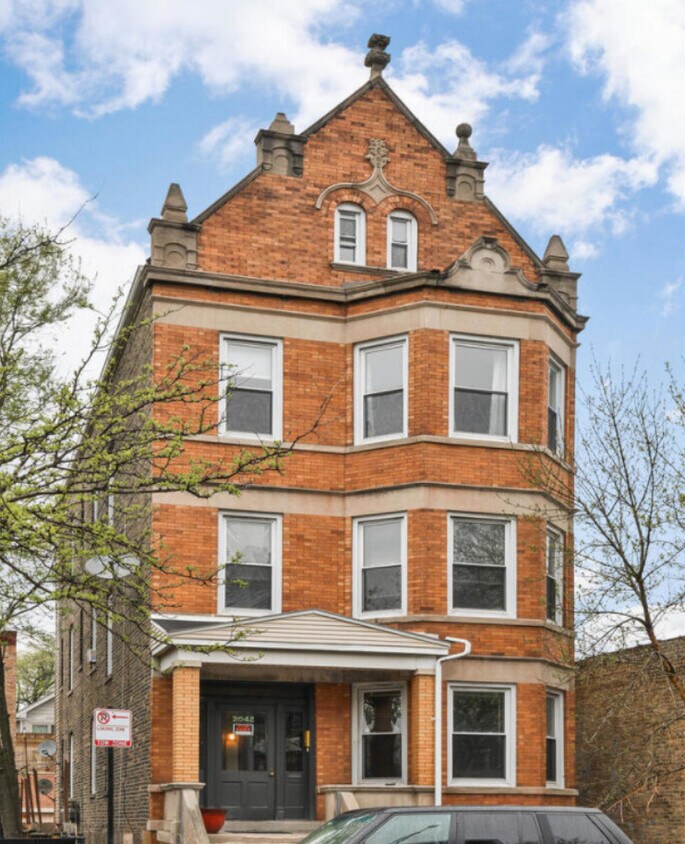 Primary Photo - 2042 W Armitage Ave