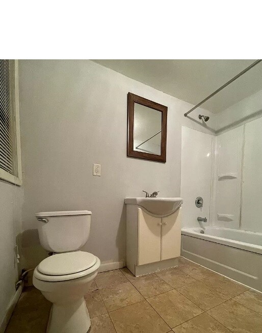 12 Garfield St Unit 1, Joliet, IL 60435 Room for Rent in Joliet, IL