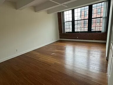 Foto del edificio - 535 Roosevelt Ave