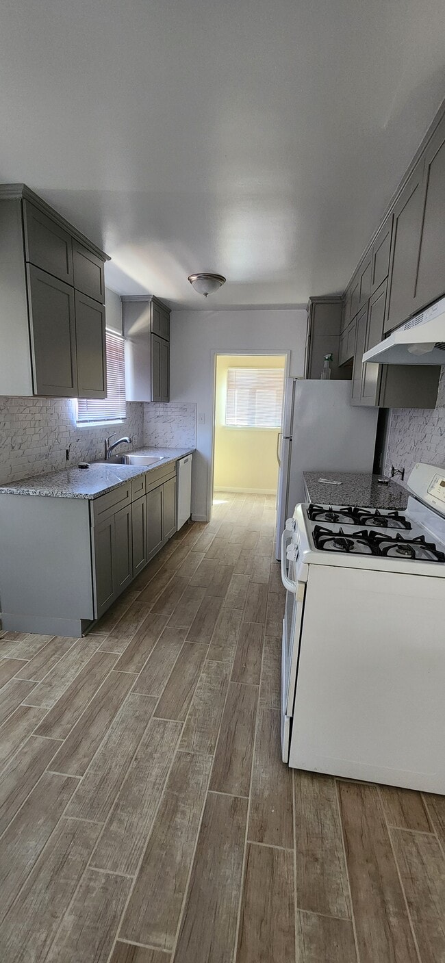 Building Photo - 1725 Bernard St