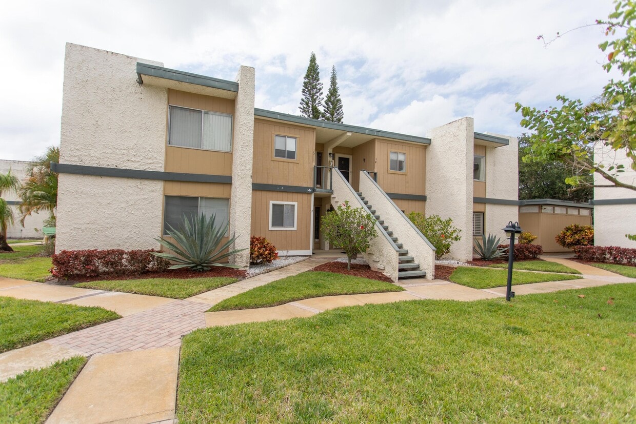 1561 NE 12th Terrace Unit C15, Jensen Beach, FL 34957 Condo for Rent