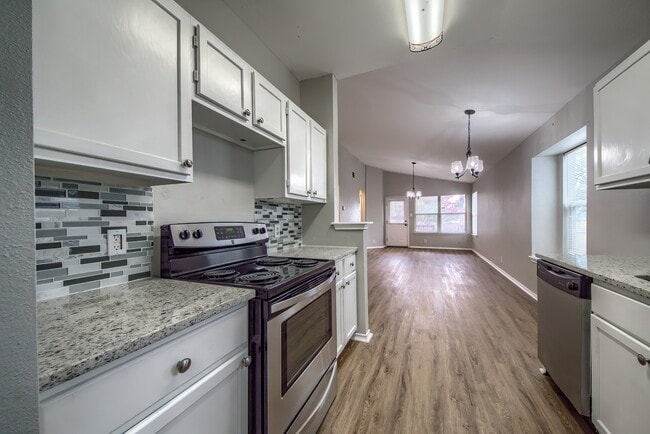 Building Photo - 6931 Grapevine Lk