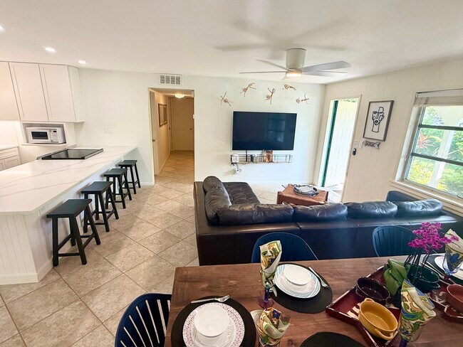 Área de estar/comedor/cocina de concepto abierto: cocinar y visitar - 465 8th St N