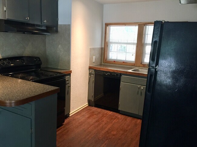 Building Photo - 688 Martindale Rd