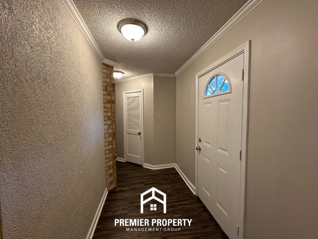 Foto del edificio - Grand 4BR/2.5BA Cordova Estate | 2,323 Sq Ft, Luxury Primary Suite, Garage & Deck