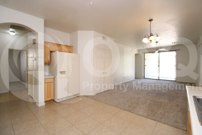 Foto del edificio - 18160 W Desert Blossom Dr