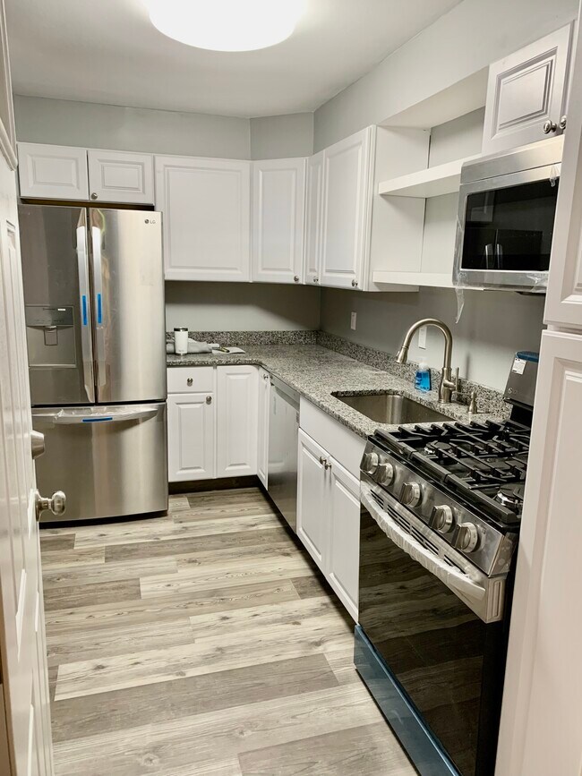 Kitchen - 8238 Gray Haven Rd