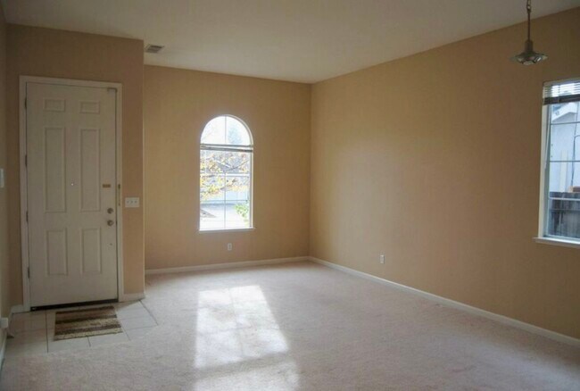Building Photo - 111 Lembi Dr