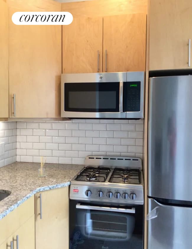 Building Photo - 19 E 93rd St