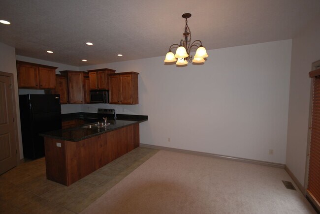 Building Photo - Great Looking Midvale Townhome w attached ...