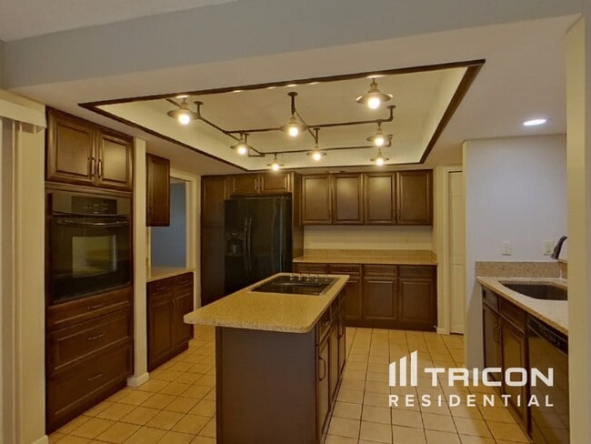 Building Photo - 2666 Luce Dr W