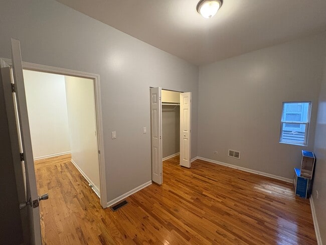 Building Photo - 524 W 78th St