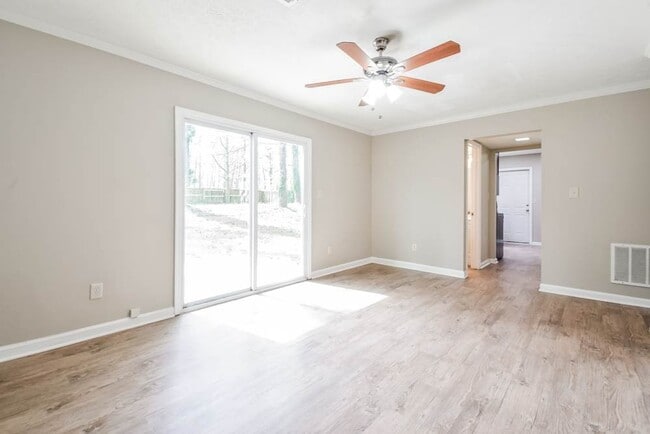 Foto del edificio - 645 Barrington Way