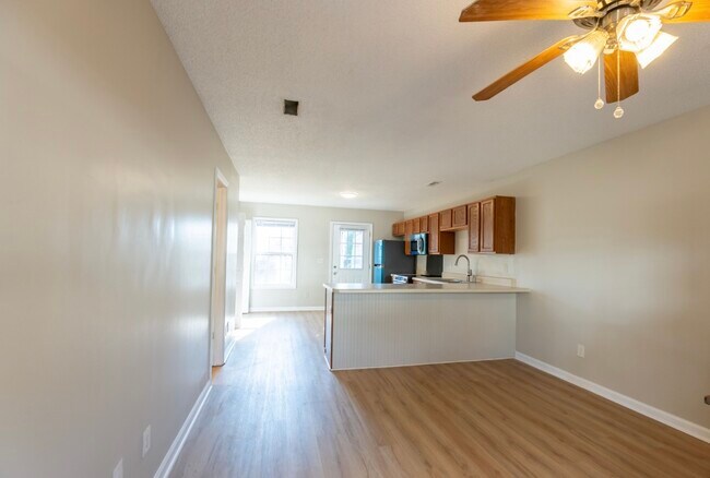 Foto del edificio - 225 Springfield Cir