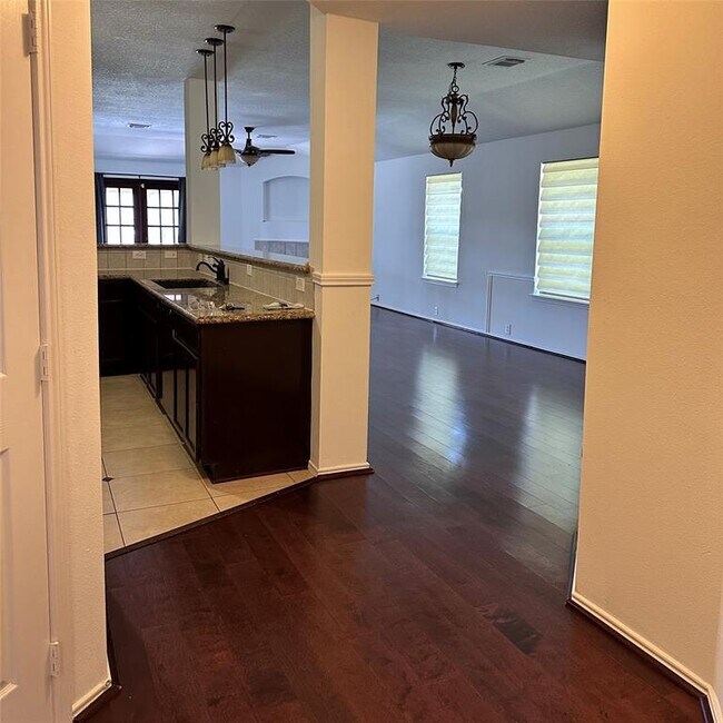 Foto del edificio - 21307 Somerset Park Ln