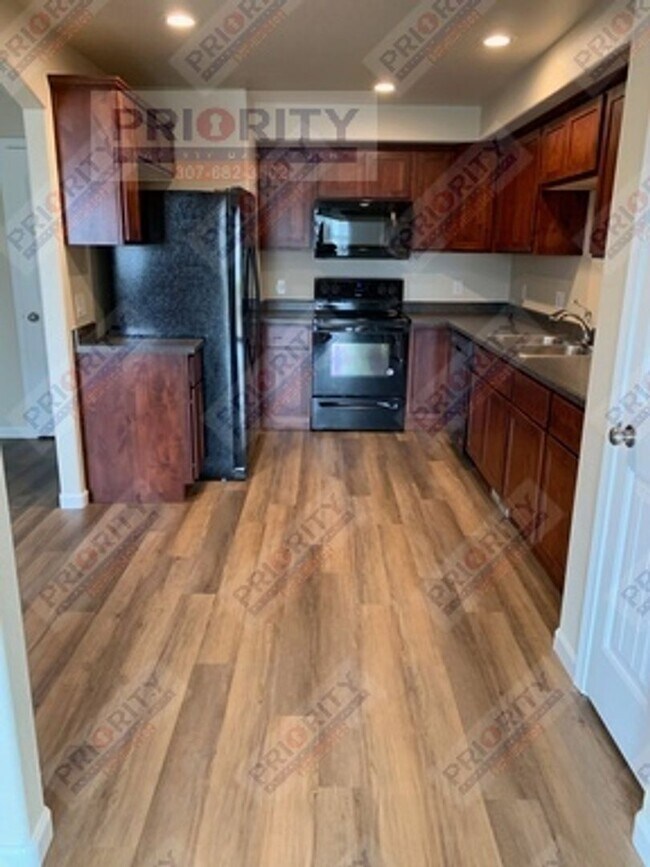 Building Photo - 3225 Bantam Ave