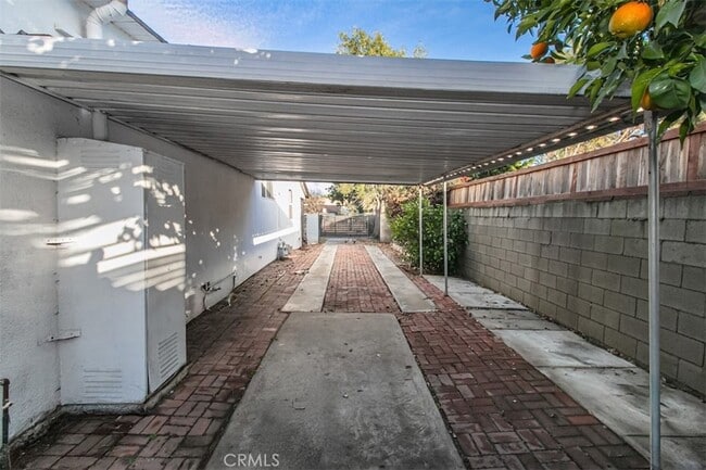 Foto del edificio - 6059 Vantage Ave