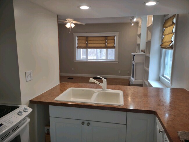 Kitchen to living room - 346 Old Falls Blvd