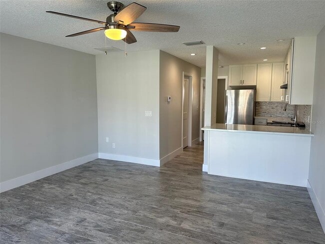 Foto del edificio - 541 S Peninsula Ave