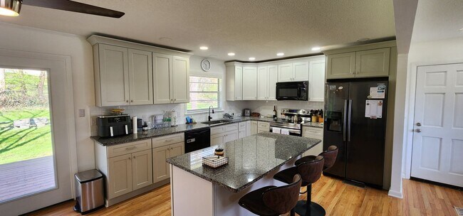 Foto del edificio - Adorable single level home with fenced in ...