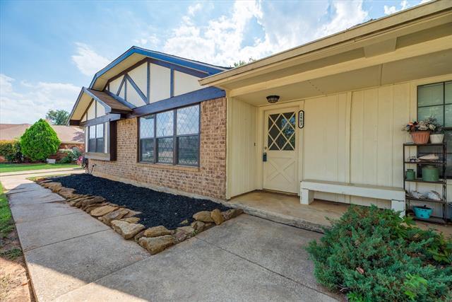 Building Photo - 2903 Hilltop Dr