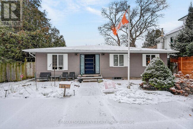 Photo du bâtiment - 214 Main St E