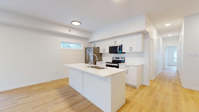 Photo du bâtiment - GORGEOUS NEW 2 BEDROOM APARTMENTS AVAILABLE FOR APRIL